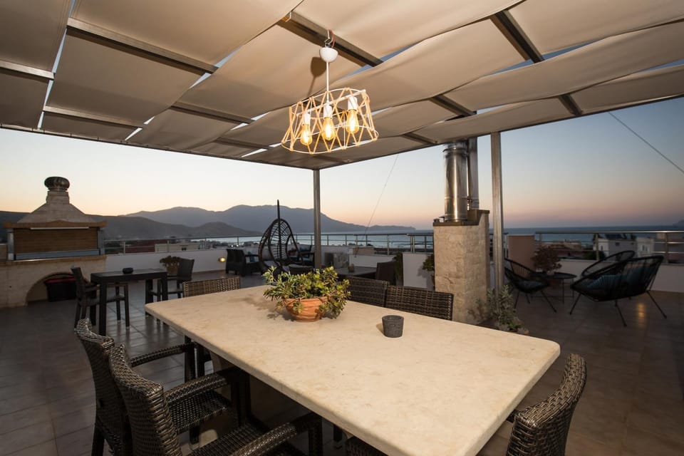 BBQ facilities, Seating area, Sea view, Dinner