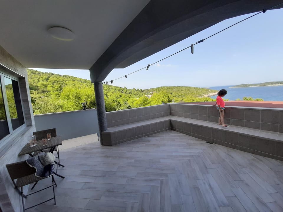 Balcony/Terrace, young children