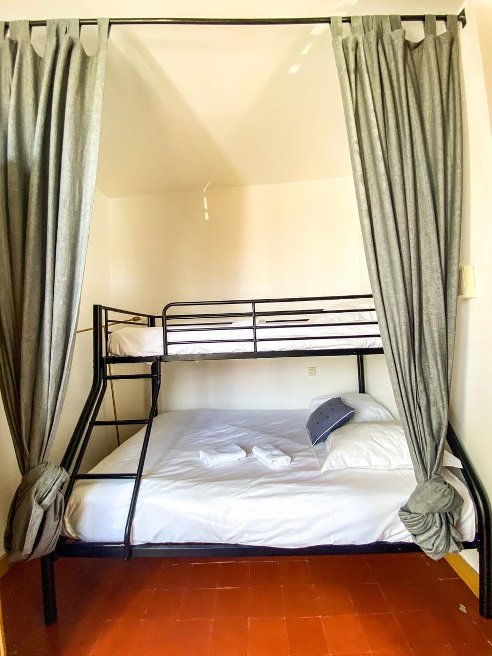 Bedroom, bunk bed