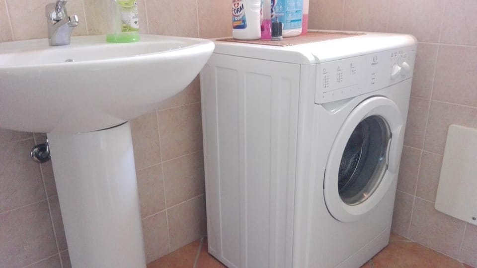 Bathroom, washing machine