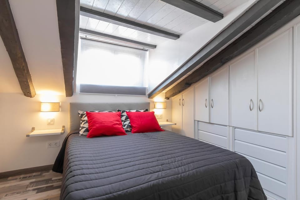 Bed, Photo of the whole room, Bedroom