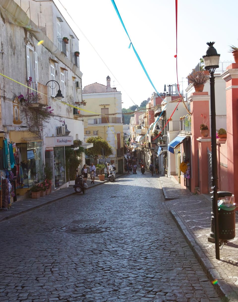 Property building, Neighbourhood