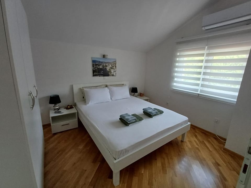 Bed, Bedroom, towels, wardrobe, air conditioner