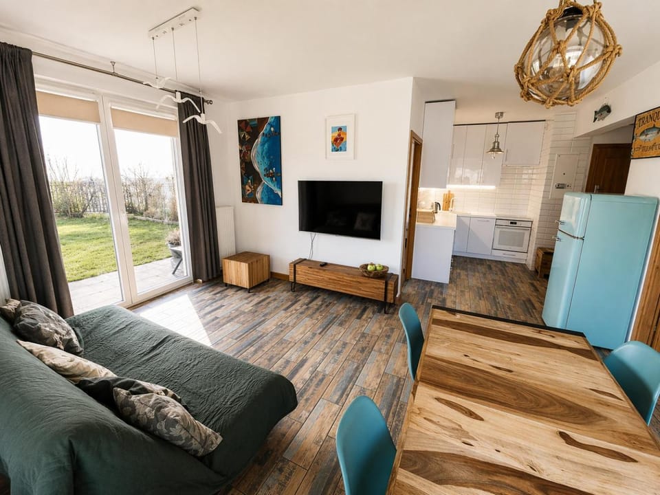 TV and multimedia, Living room, Seating area, Evening entertainment