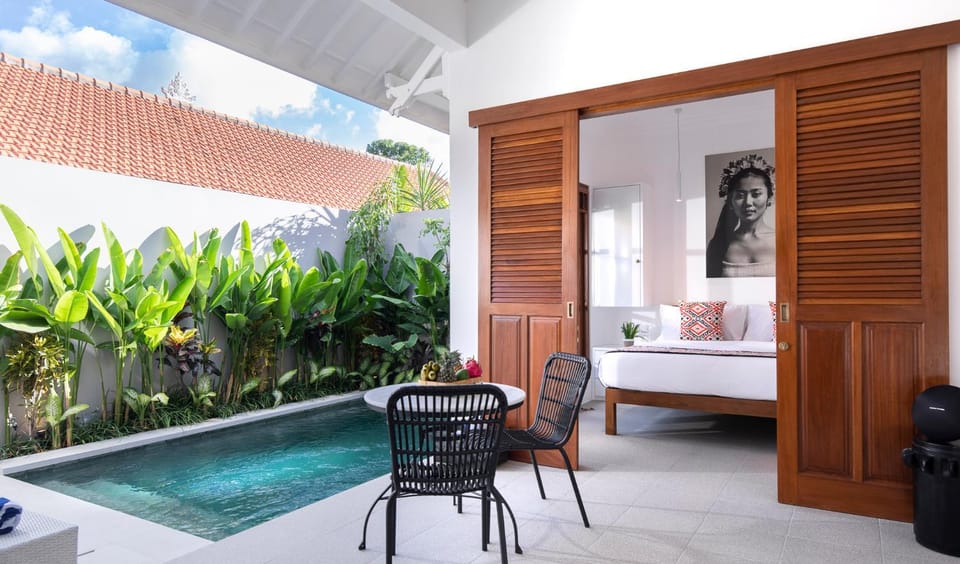 Patio, Garden, Swimming pool