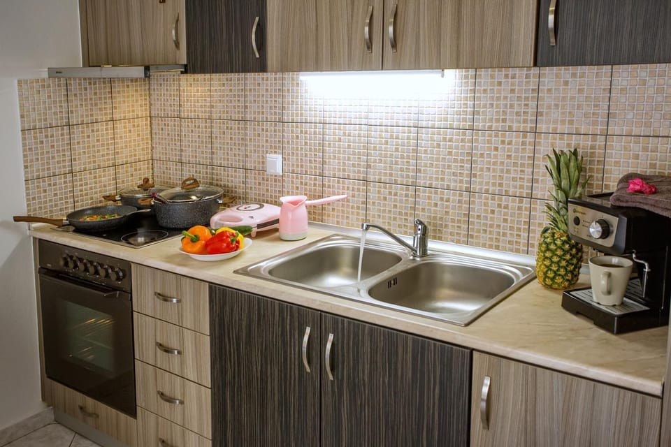 Kitchen or kitchenette, Communal kitchen