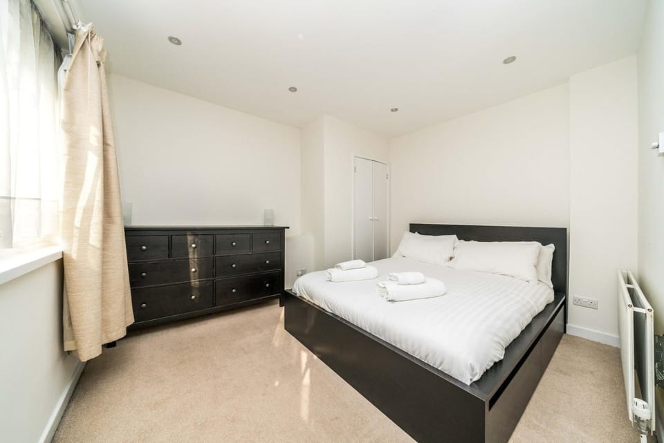 NEW 2BD Flat Heart of Battersea - Close to Station Apartment in London