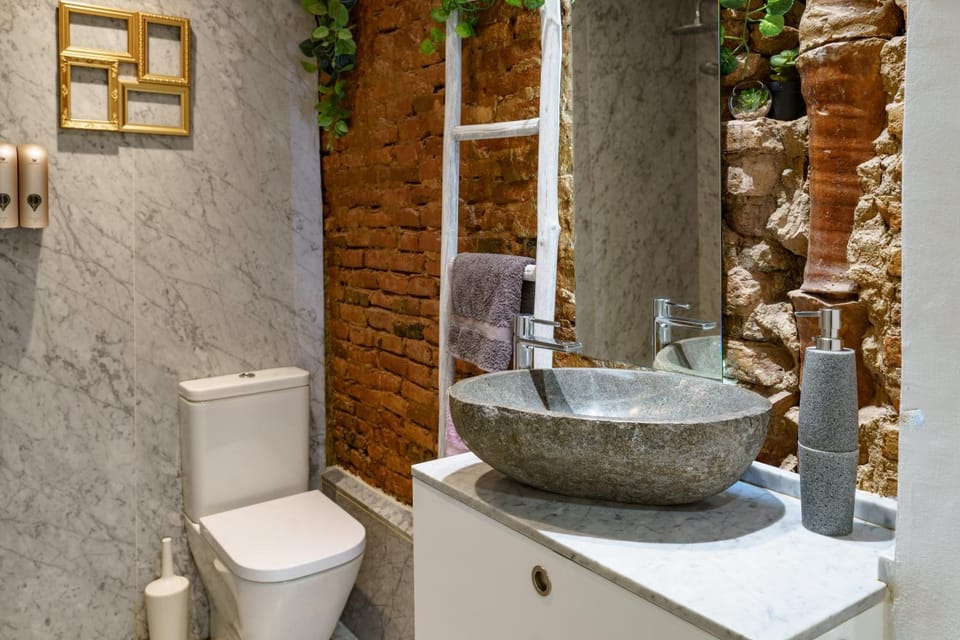 Bathroom, Decorative detail