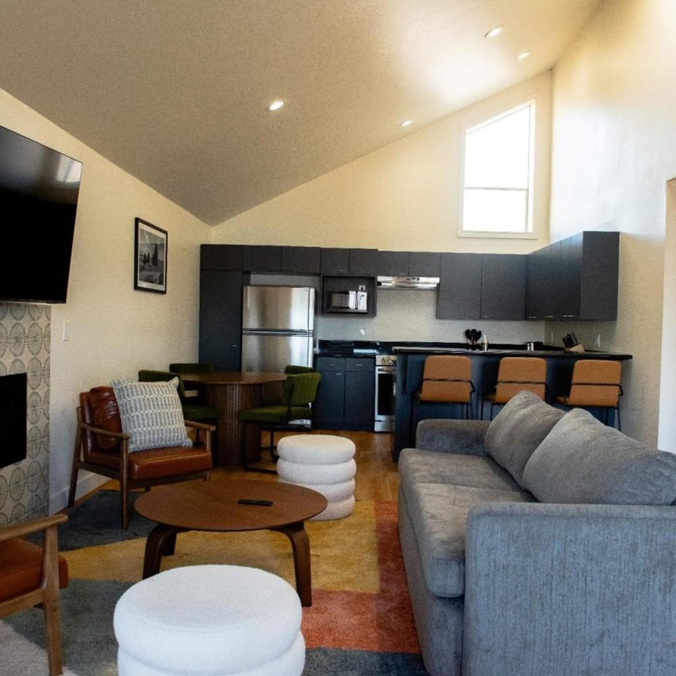 Hotel Dega Inn in Bodega Bay