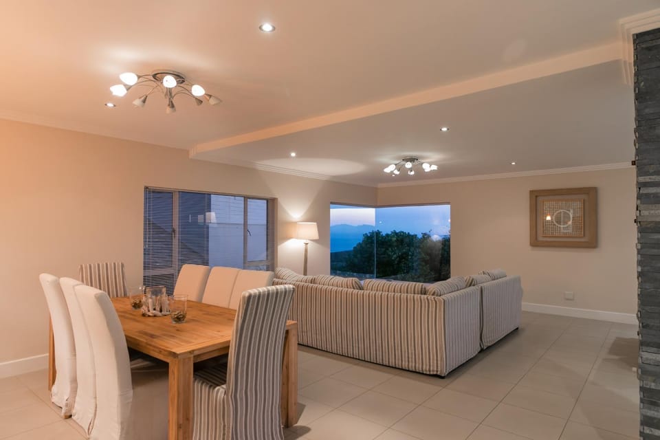 Communal lounge/ TV room, Dining area