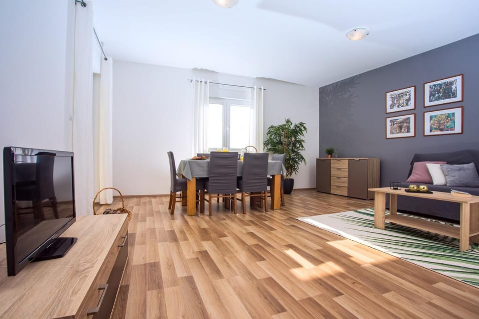 Balcony/Terrace, Living room, Dining area, air conditioner