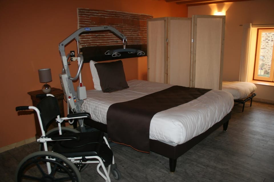 Photo of the whole room, Guests, Facility for disabled guests