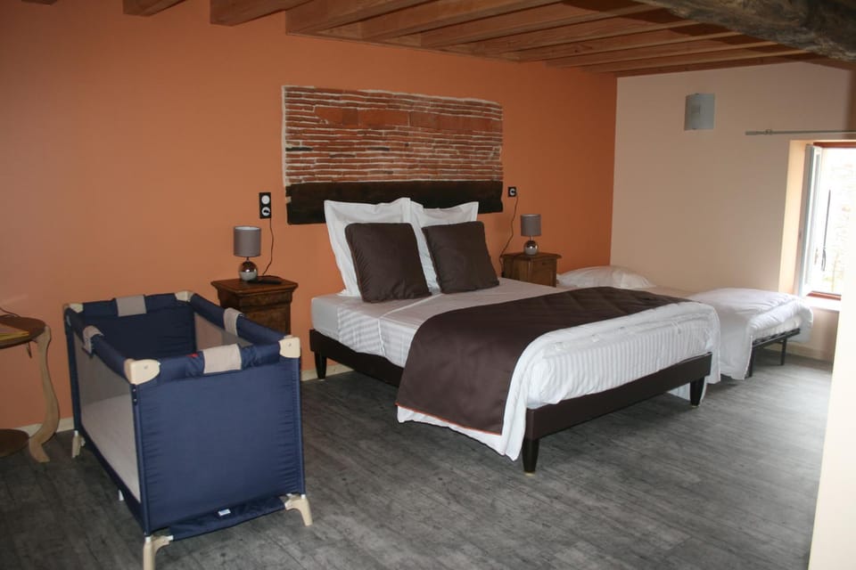 Bedroom, cot