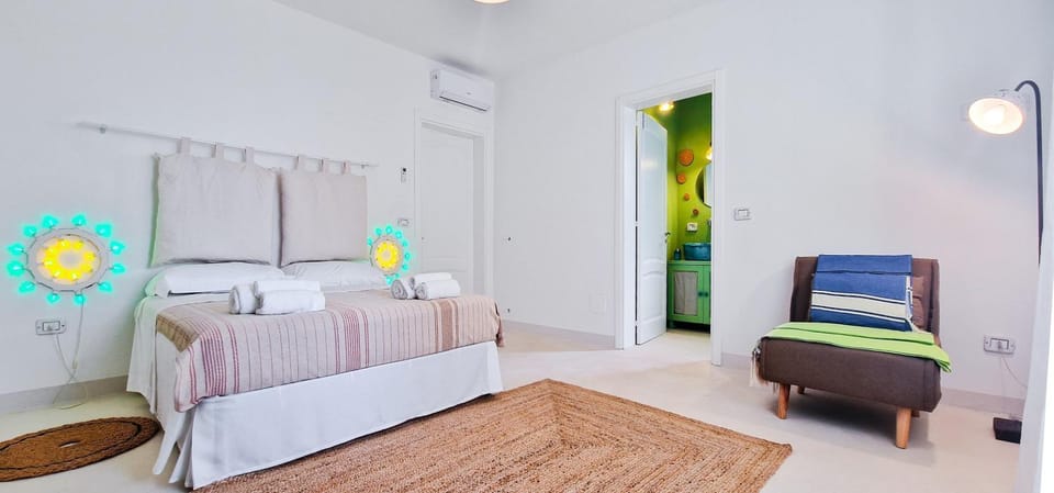Bed, Photo of the whole room, Bedroom, air conditioner