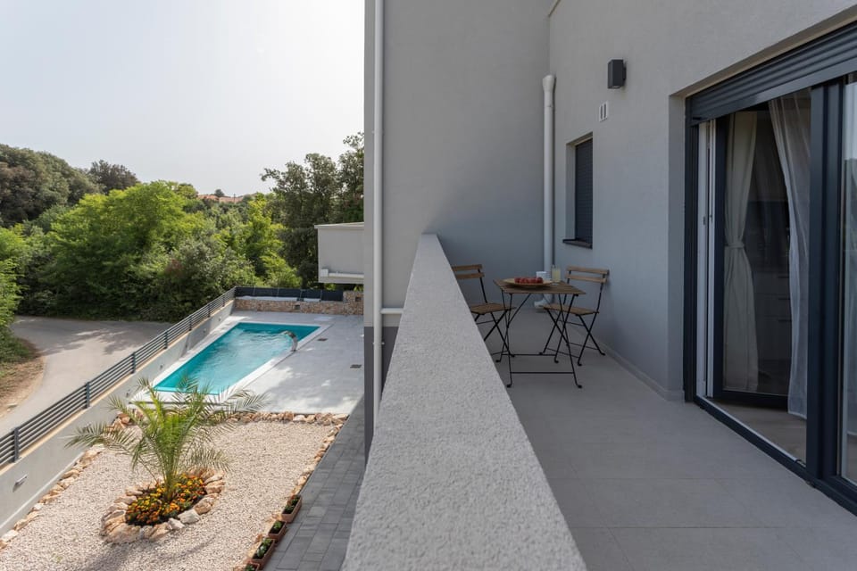 Balcony/Terrace, Pool view, Swimming pool