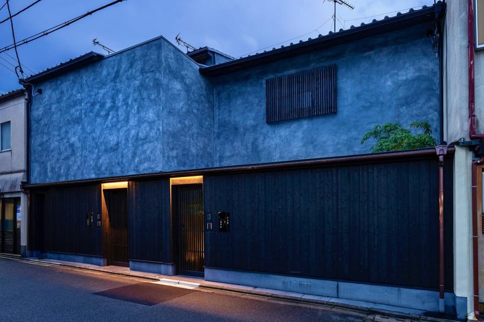 Facade/entrance, Night