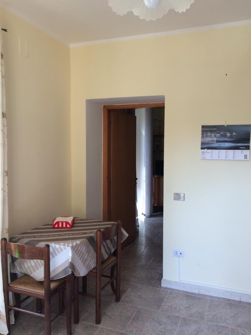Seating area, Dining area