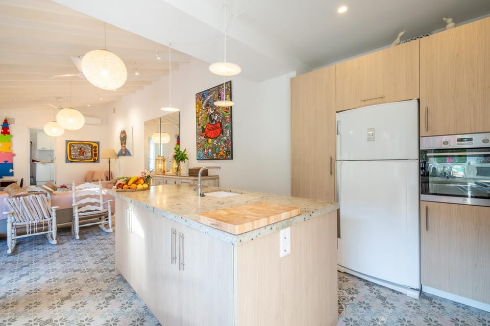 Kitchen or kitchenette, Living room