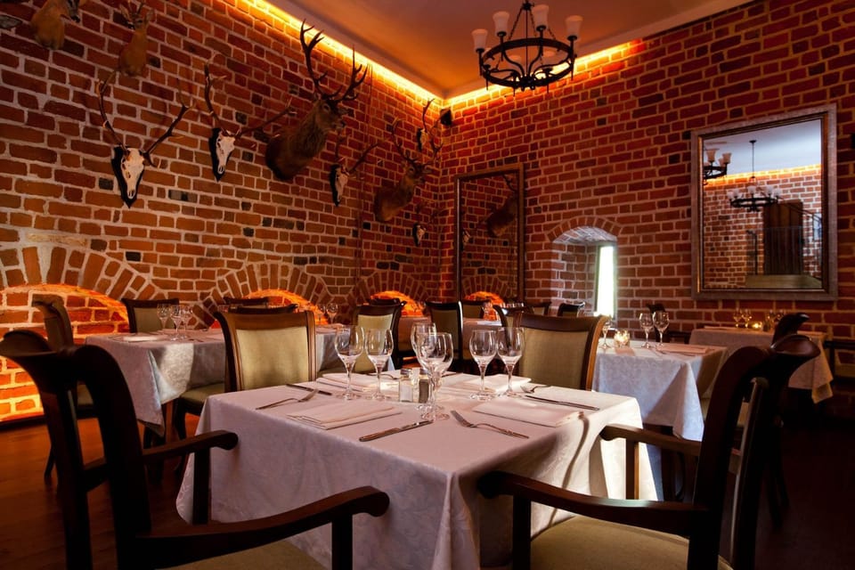 Property building, Restaurant/places to eat, Business facilities, On site