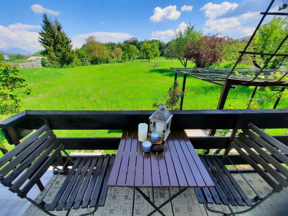 Deerwood Holiday Cozy Retreat 2br Apartment with Stunning Castle Views Apartment in Bled