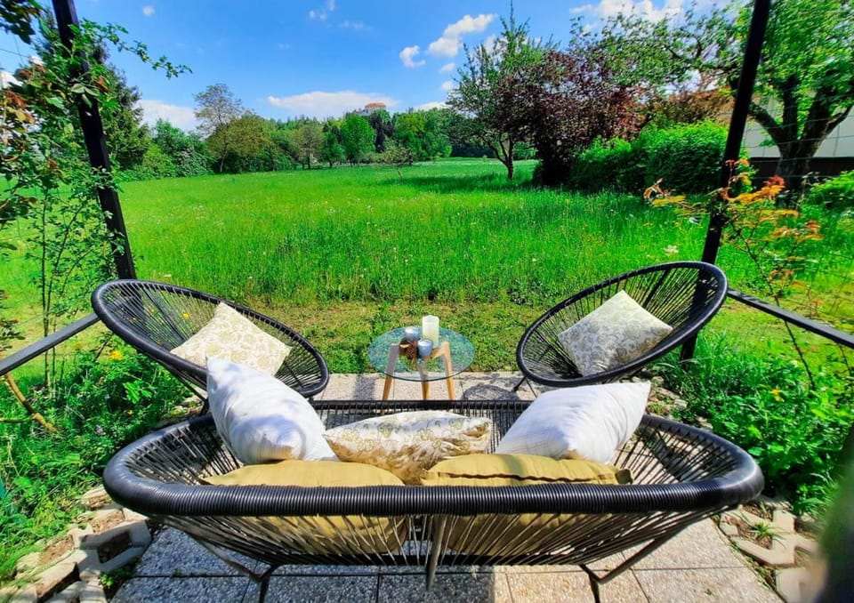 Deerwood Holiday Cozy Retreat 2br Apartment with Stunning Castle Views Apartment in Bled