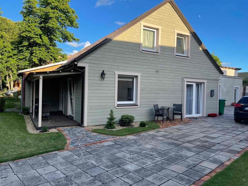 Property building, Day