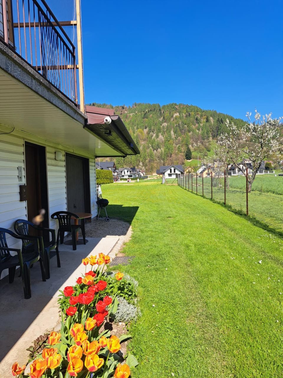 Property building, Spring, Day, Natural landscape, Garden, Mountain view