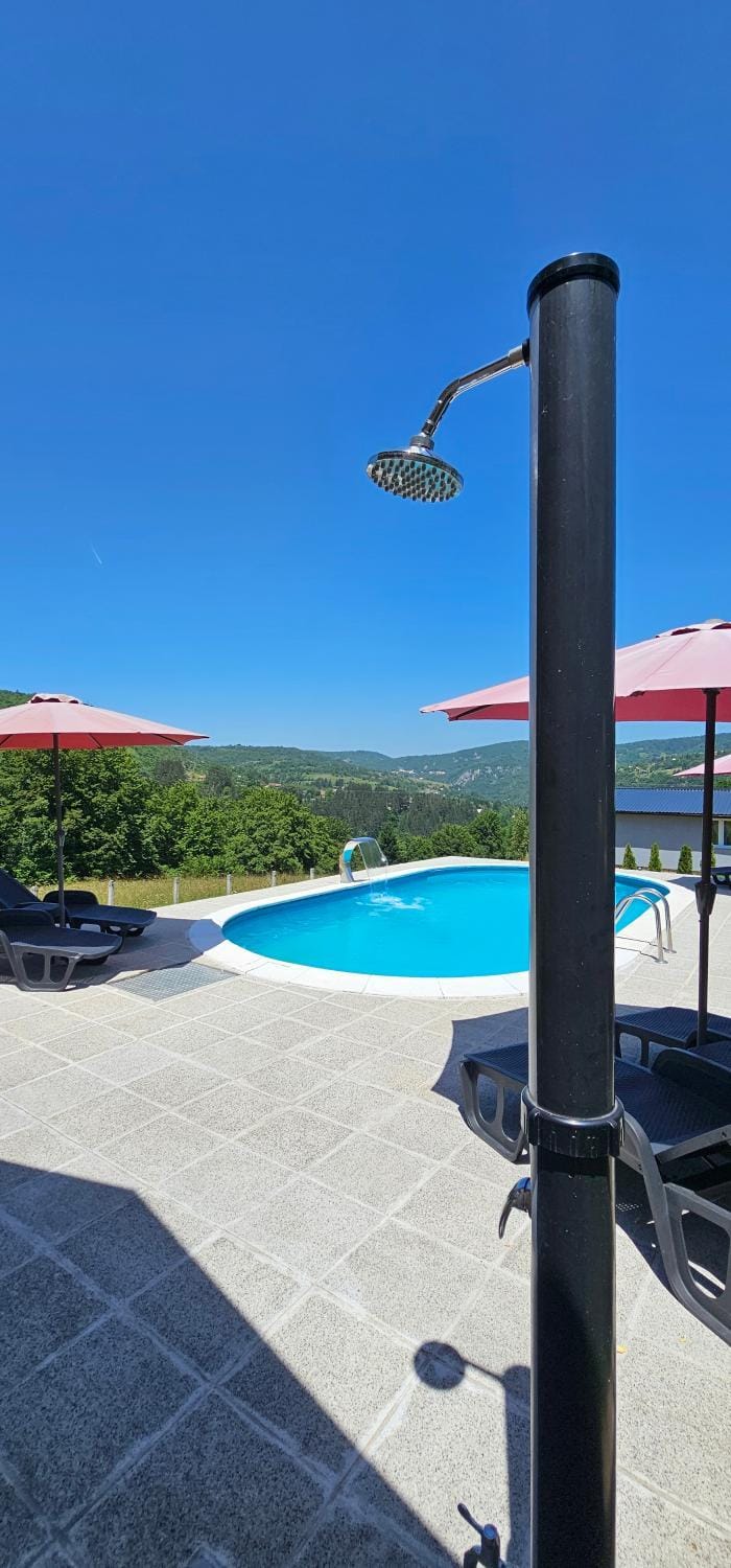 Day, Swimming pool