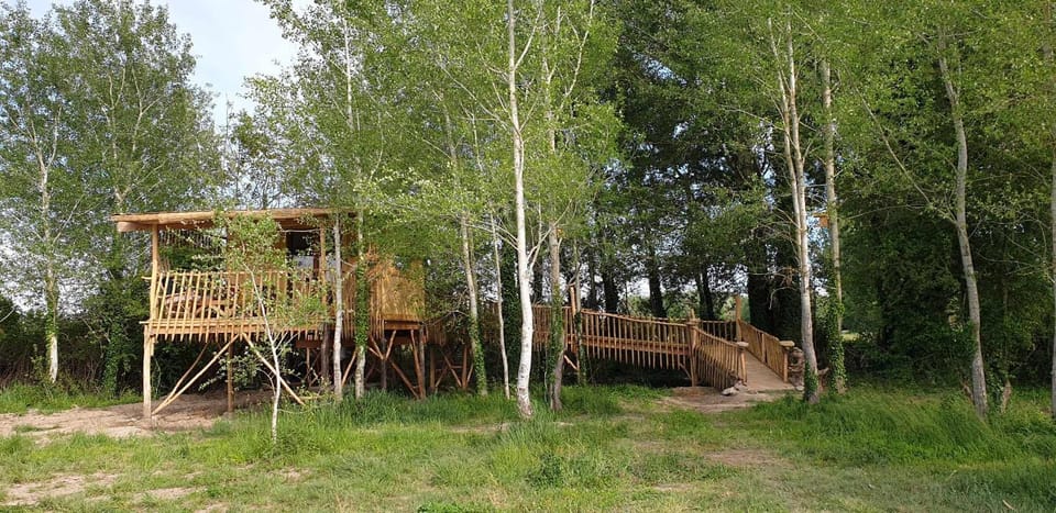 LA CABANE PERCHEE Luxury tent in Le Puy-Sainte-Réparade