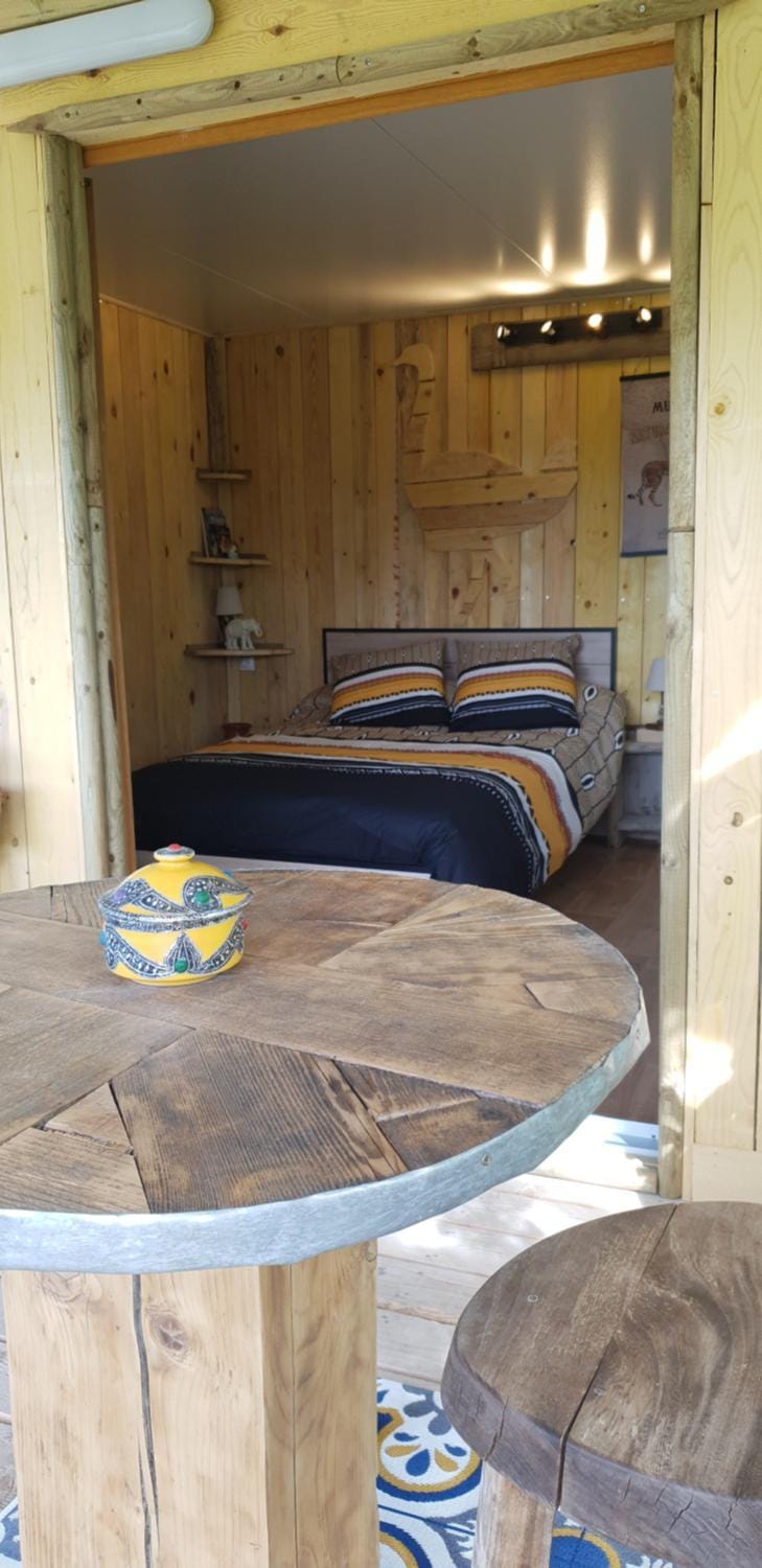 LA CABANE PERCHEE Luxury tent in Le Puy-Sainte-Réparade