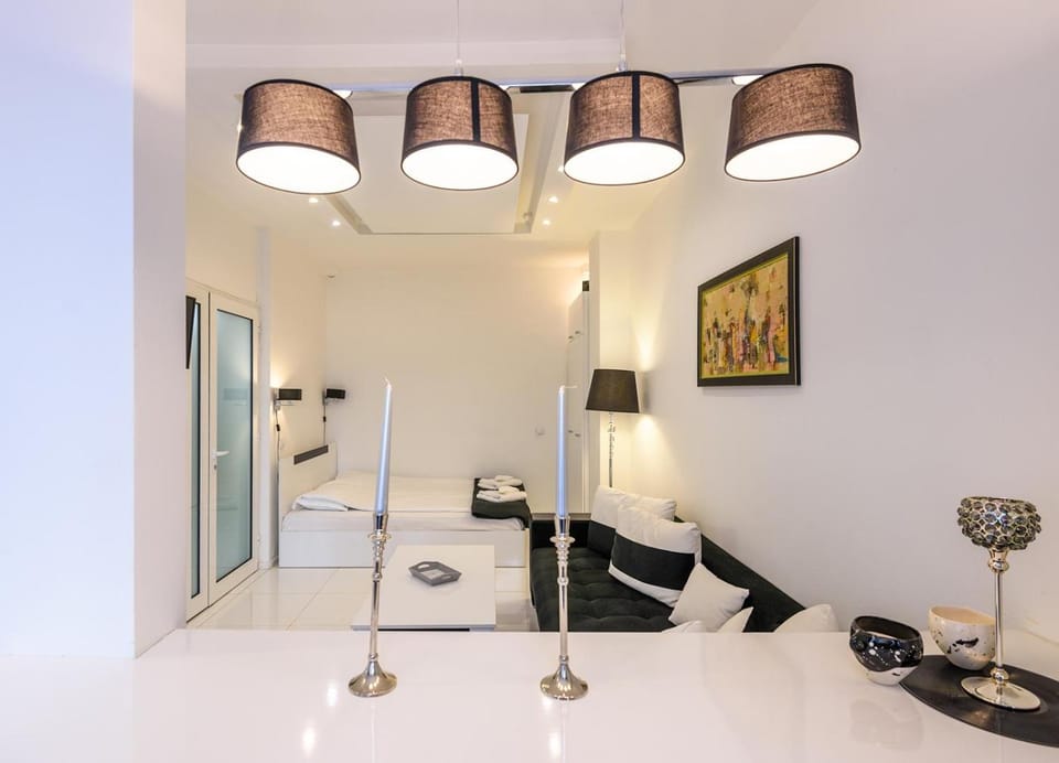 Living room, Seating area, Alcoholic drinks, Non alcoholic drinks
