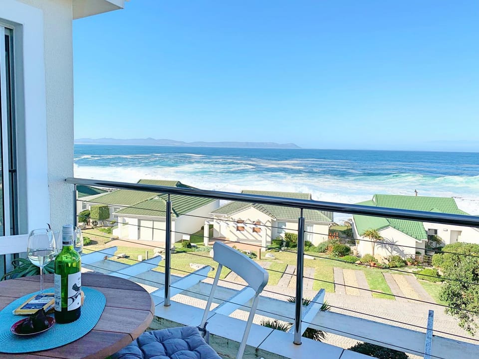 Day, Natural landscape, BBQ facilities, View (from property/room), Balcony/Terrace, Dining area, Sea view