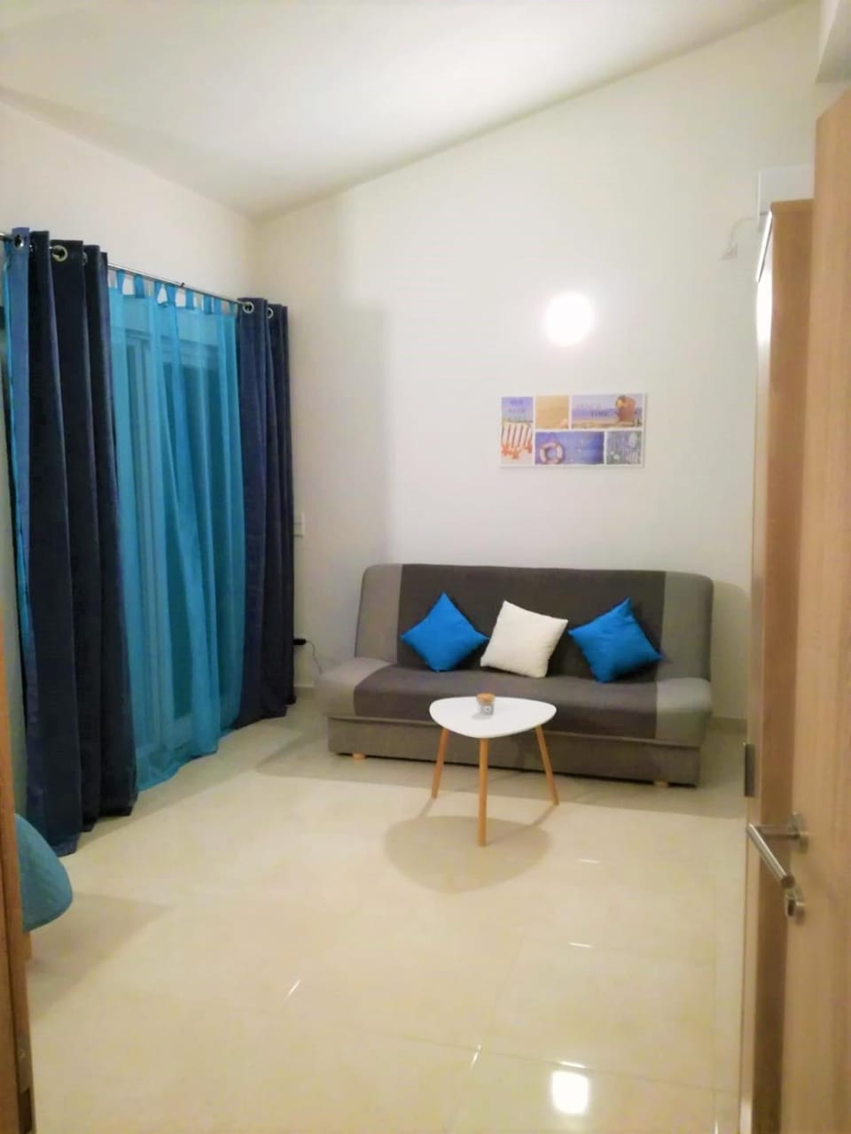 Apartman Adriatic Apartment in Okrug Gornji