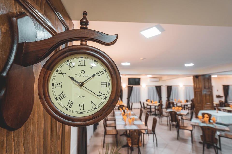 Restaurant/places to eat, Banquet/Function facilities, Seating area