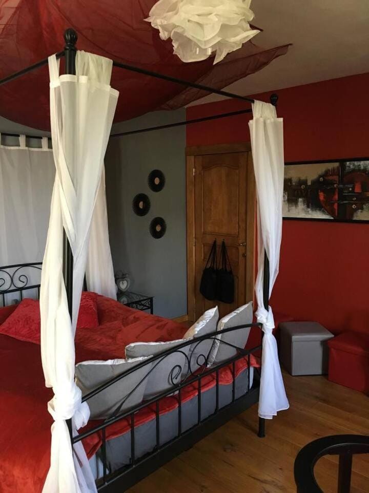 Gîte "L'échappée amoureuse et féérique" House in Wallonia, Belgium