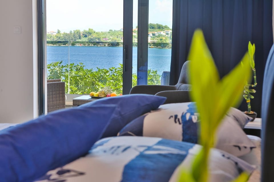Bed, Balcony/Terrace, Bedroom, Sea view