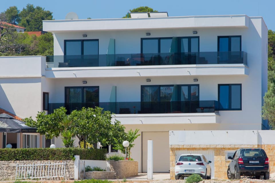 Property building, Facade/entrance