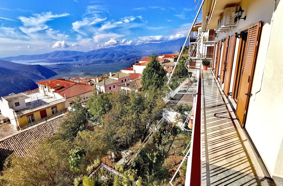 Balcony/Terrace, City view, Mountain view