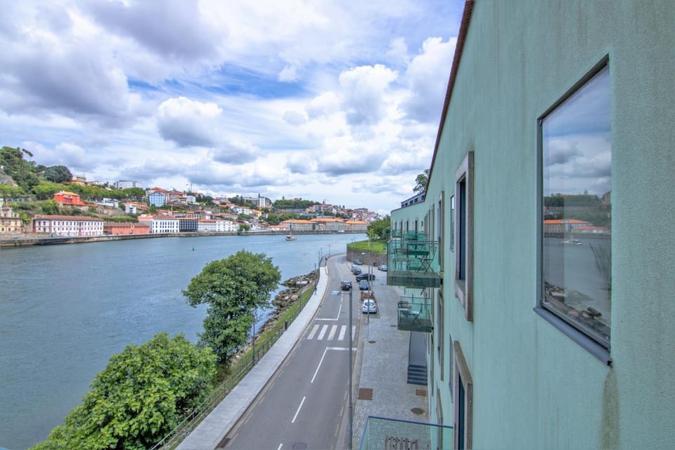 Balcony/Terrace, City view, River view, Street view
