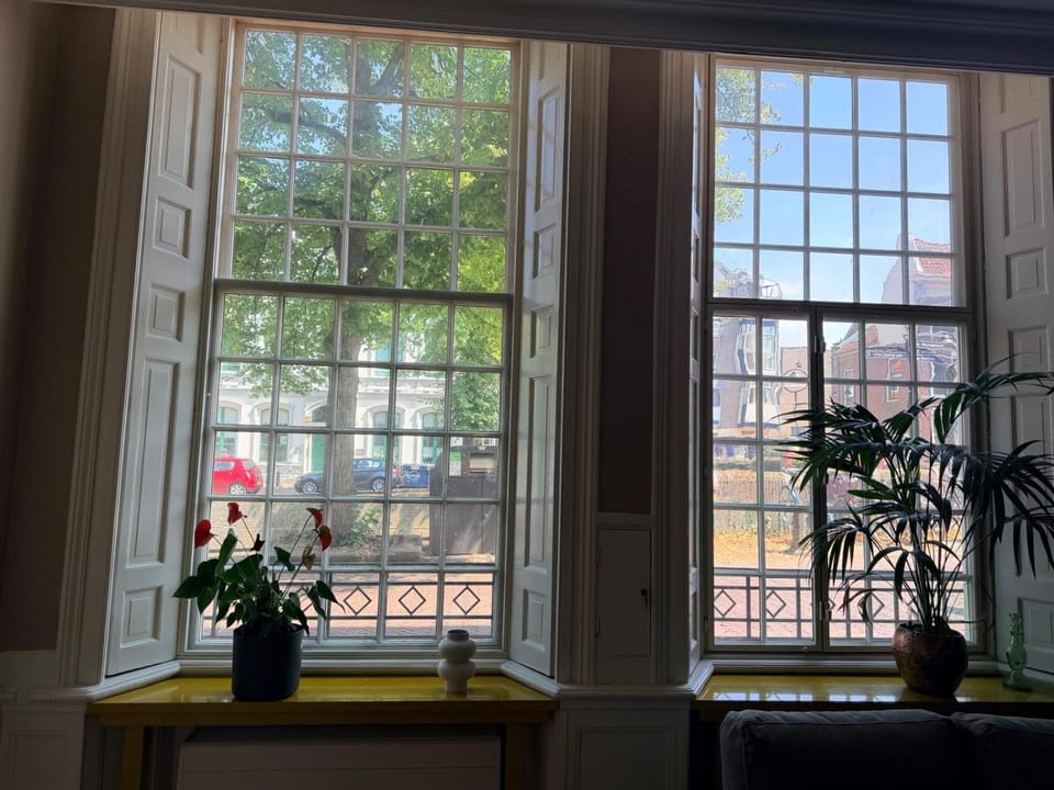 historic city apartment with private parking Apartment in Gouda