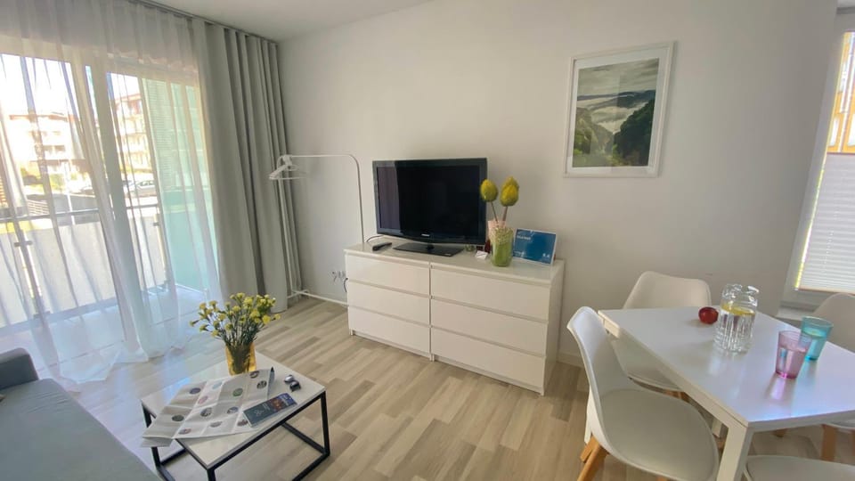 TV and multimedia, Living room, Dining area