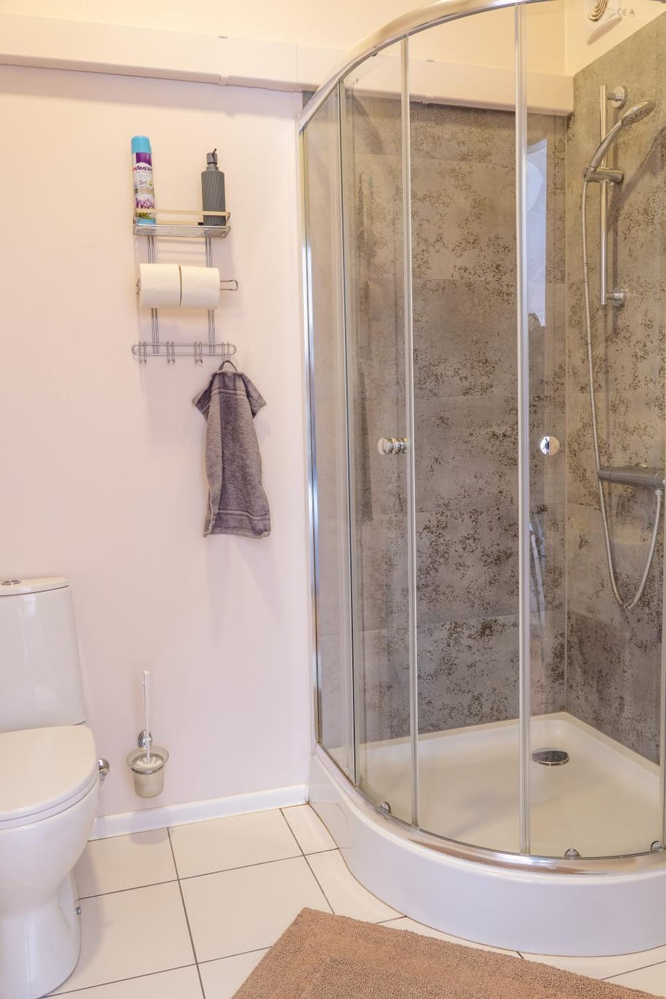 Shower, Toilet, towels