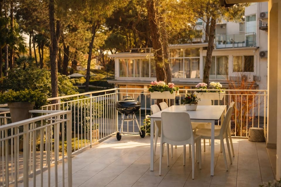 Day, Balcony/Terrace, Dining area, Garden view