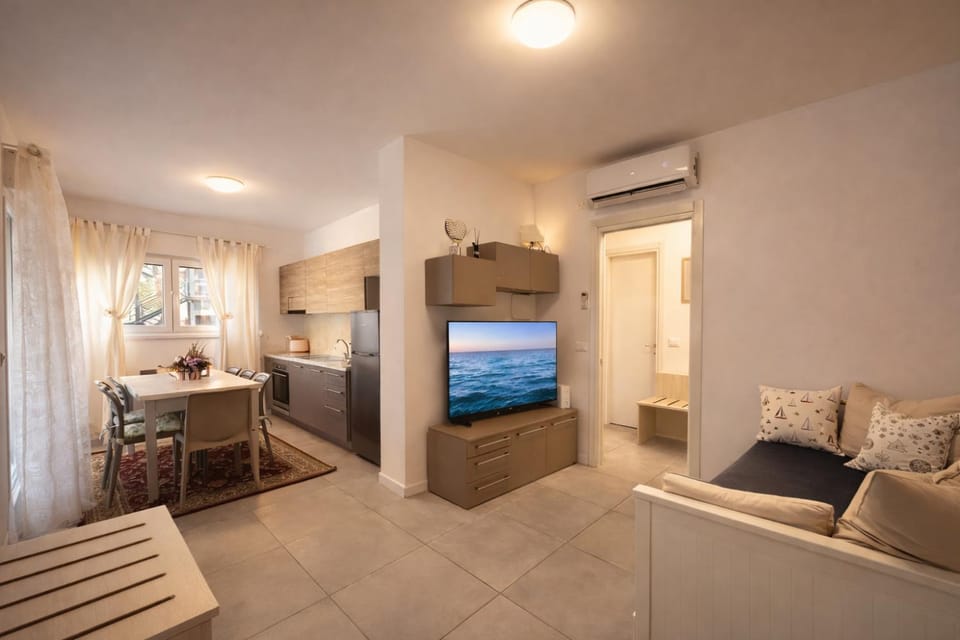 TV and multimedia, Kitchen or kitchenette, Seating area, Dining area