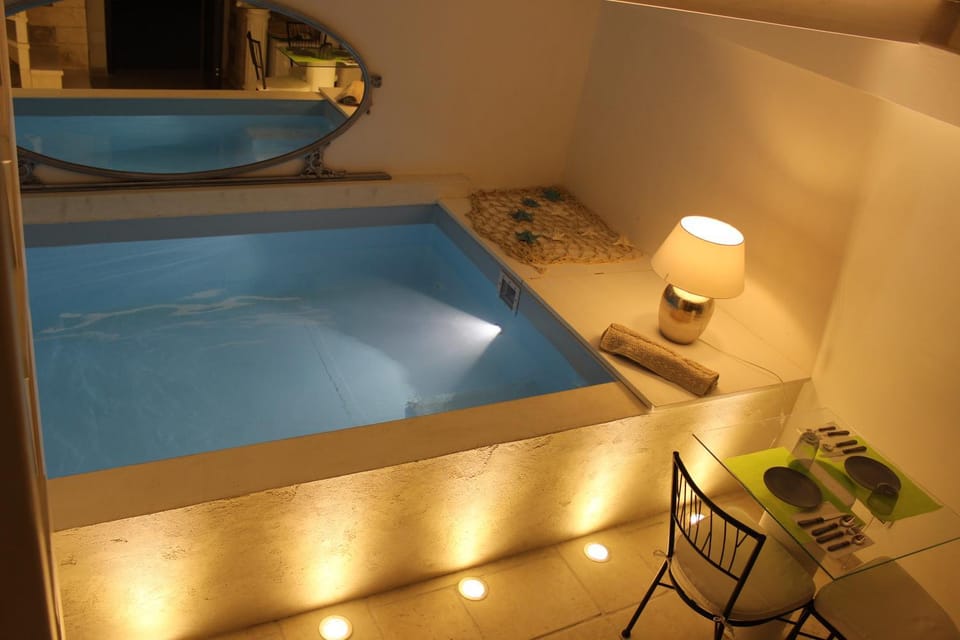 Massage, Living room, Seating area, Pool view, Area and facilities, Swimming pool, Swimming pool