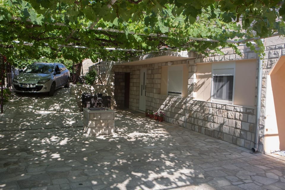 Patio, Facade/entrance
