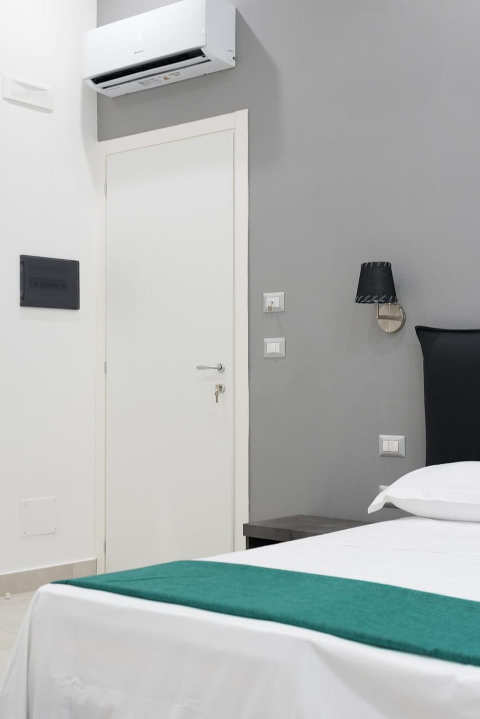 Photo of the whole room, wardrobe, air conditioner