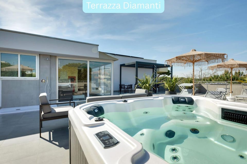 Hot Tub, Solarium, Balcony/Terrace