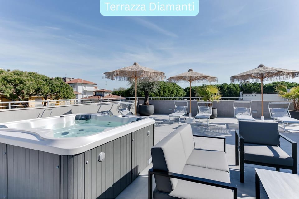 Hot Tub, Solarium, Balcony/Terrace