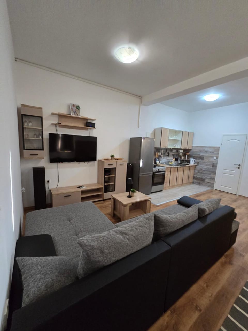 TV and multimedia, Living room, Evening entertainment